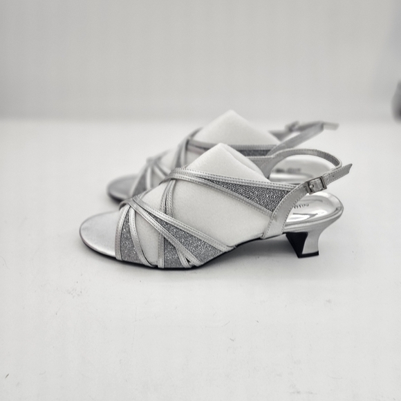 Easy Street Tristen Low Glitter Heels Satin/Silver Size 9 - Picture 5 of 10